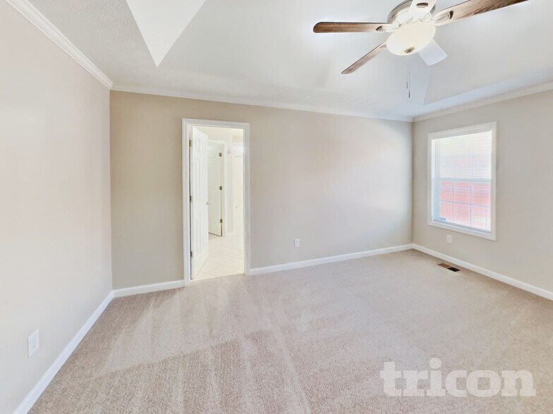 Building Photo - 1090 Pinehurst Dr