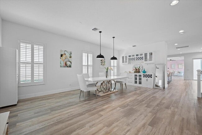 Building Photo - 1127 Faulkner Ter