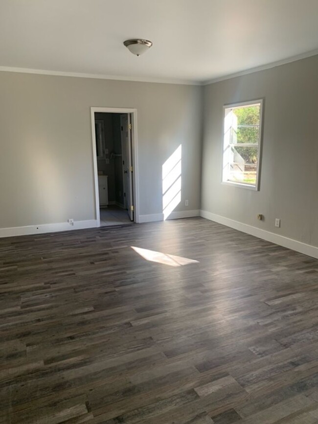 Building Photo - Renovated 4 Bedroom 2 Bath Home for Rent!!