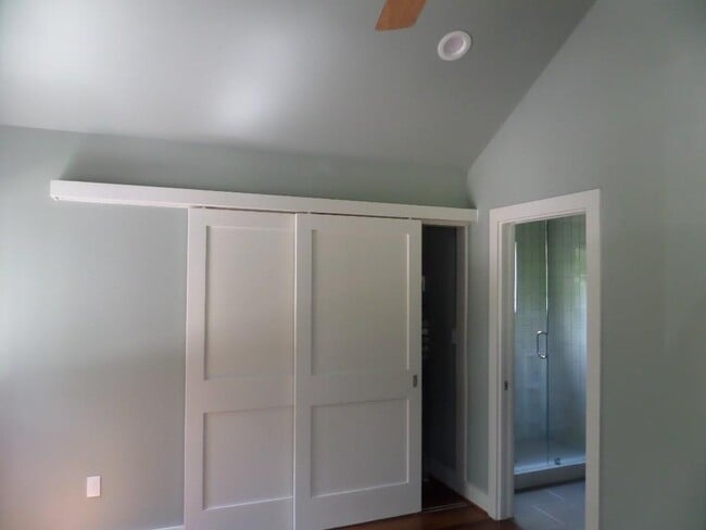 Building Photo - 416 W Johanna St