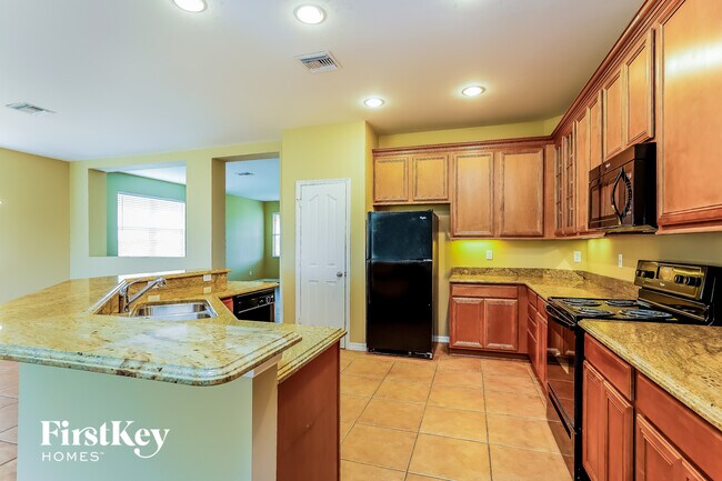 Building Photo - 16092 Badalona Dr