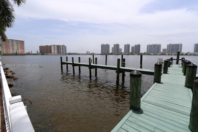 Building Photo - 17800 N Bay Rd