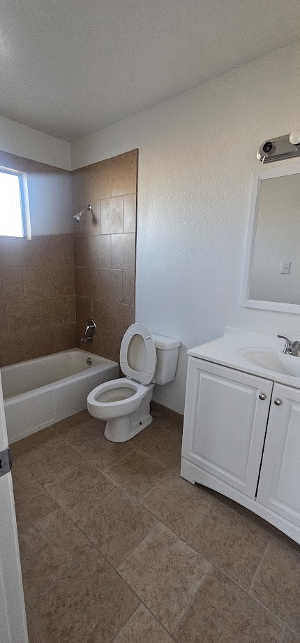 Bathroom in hallway - 1091 Branson Ave