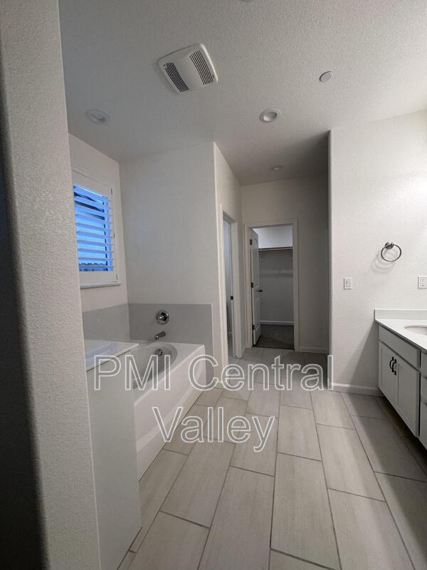 Building Photo - 4612 Irma Dr