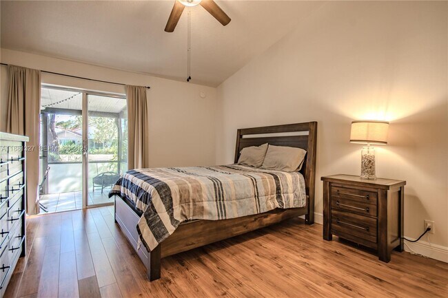 Building Photo - 7652 Pinewalk Dr S