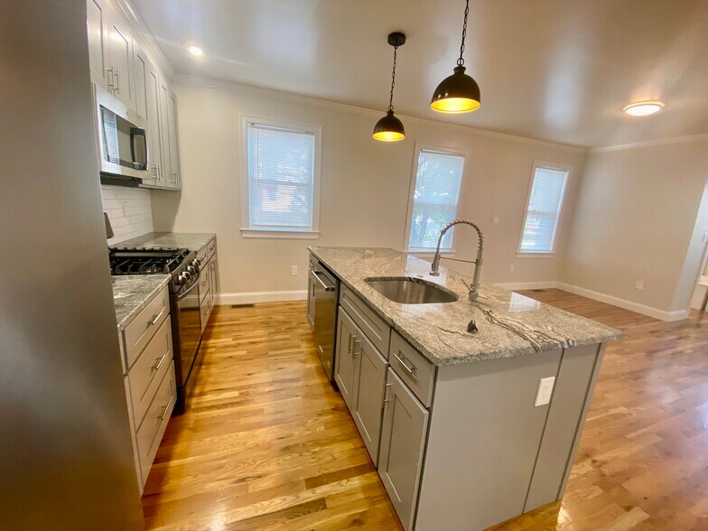 Building Photo - 96 Willis Ave