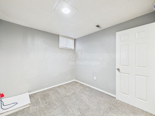 Building Photo - 7156 Woodson Rd