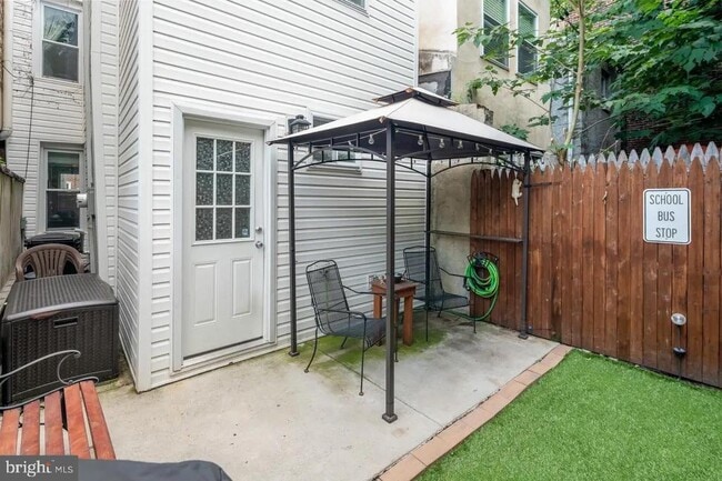 Building Photo - 2016 Oakford St