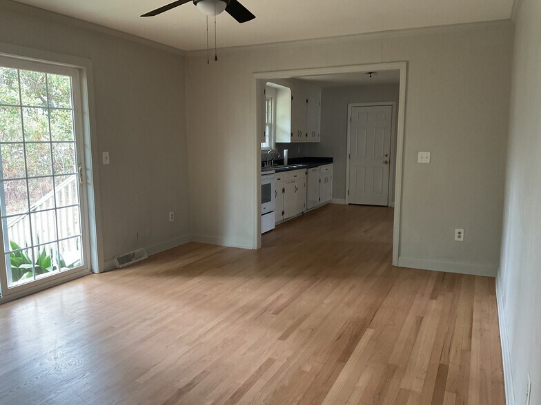 Building Photo - 1395 W Lenevar Dr