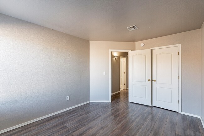 Building Photo - 8220 N Freshwater Ln