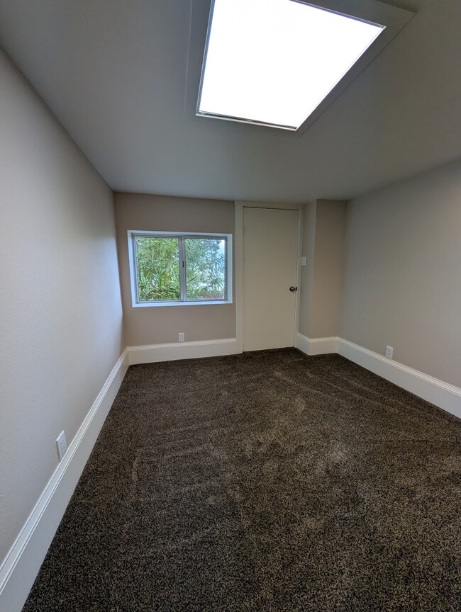 Building Photo - 6688 Estates Dr