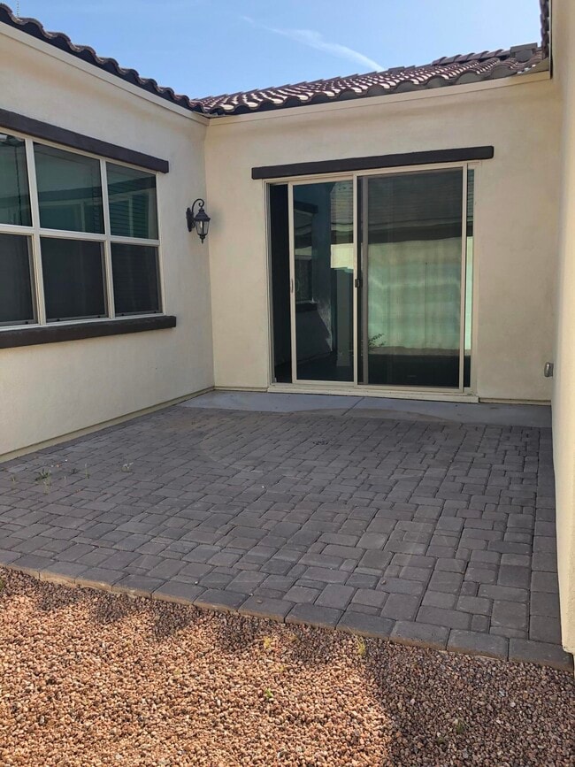Building Photo - 9553 E Theia Dr