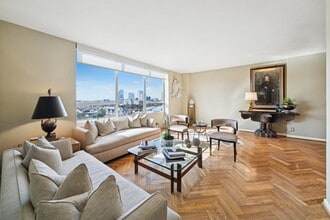 Building Photo - 2701 Westheimer Rd