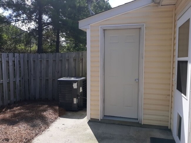 Building Photo - Delightful Two Bedroom Two Full Bath Home!