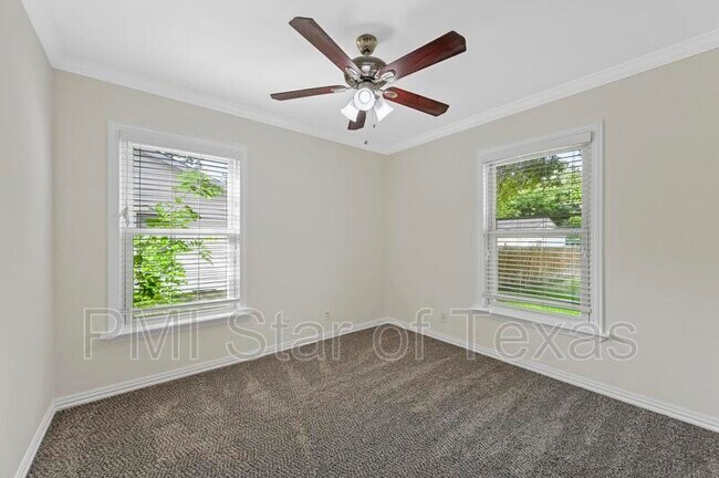 Building Photo - 1321 Casa Vale Dr