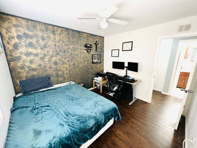 Building Photo - Simi Valley - 4 Bedroom 2.5 Bathroom - 10 ...