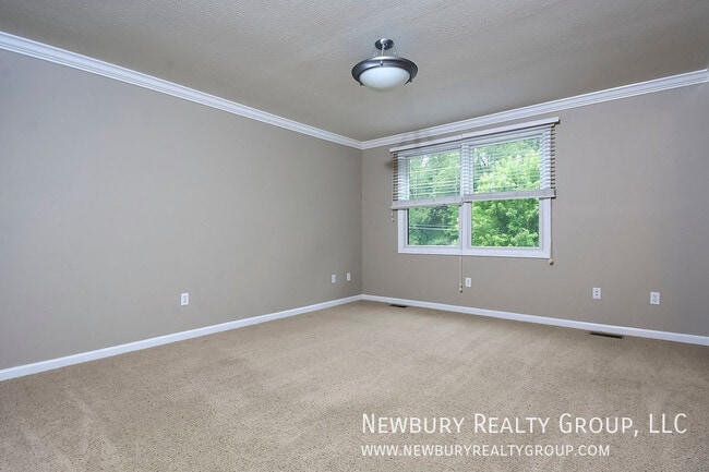 Building Photo - 135 Banksville Pl