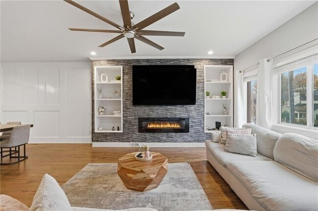 Building Photo - 160 Vanira Ave SE