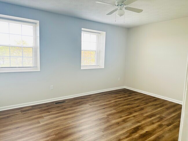 Building Photo - Ivy Ridge Apartments 130-138