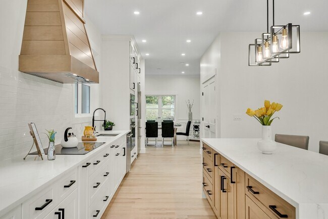 Building Photo - 22 Estabrook Rd