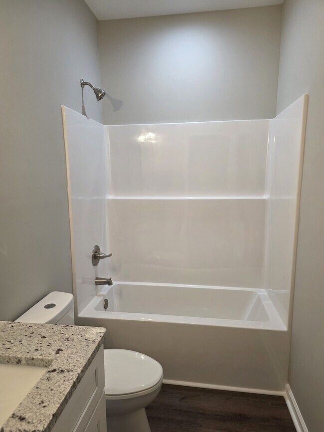 Building Photo - Welcome to your Gem Home!