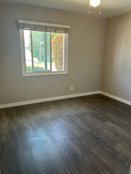 Building Photo - 299 Robinhood Ln