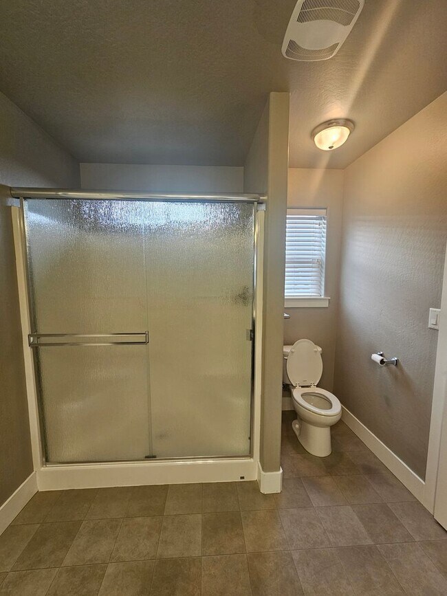 Building Photo - 1803012