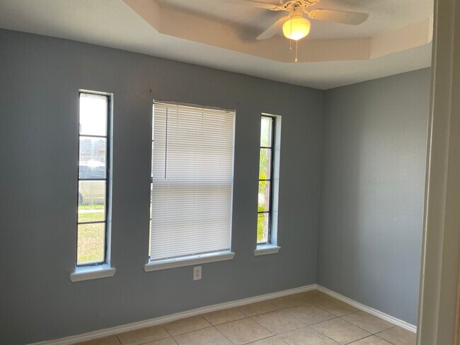 Building Photo - 1015 Hope River Dr