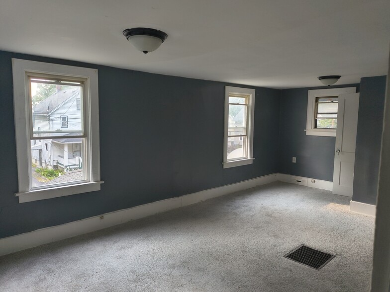 Building Photo - 879 Hammel St