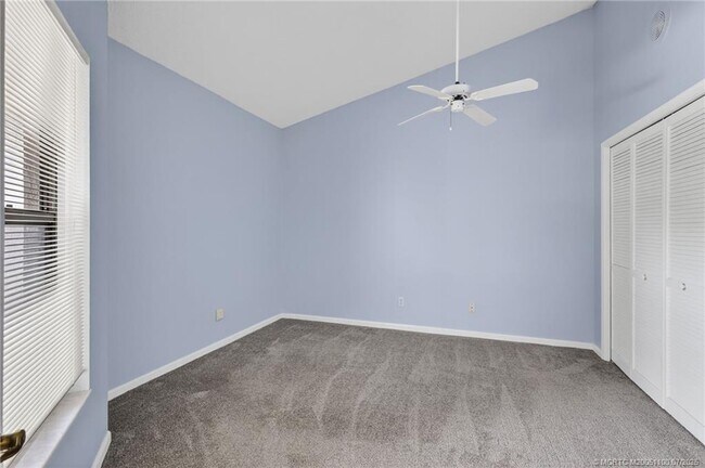 Building Photo - 6060 SE Martinique Dr