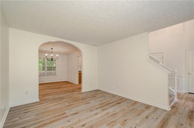 Building Photo - 3390 Northcliff Dr