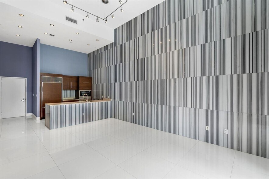 Building Photo - 475 Brickell Ave