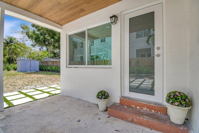 Building Photo - 420 SW 13th St