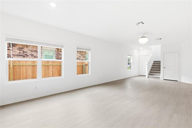 Building Photo - 1404 Roaming Oak Bnd