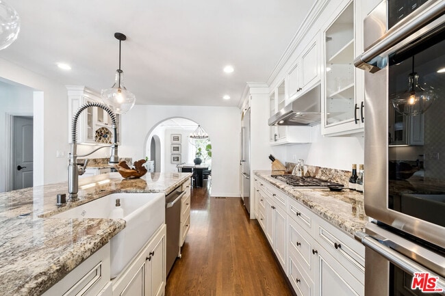 Building Photo - 956 S Longwood Ave