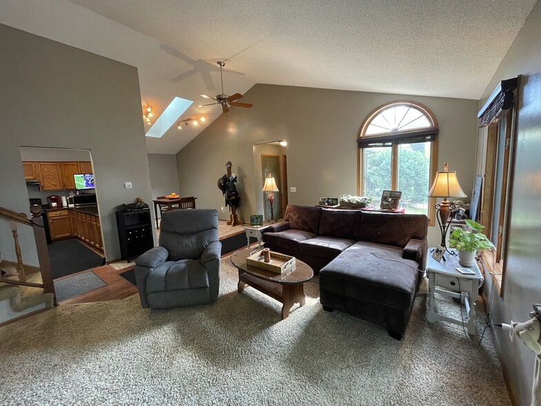 Building Photo - 5858 Red Cherry Ln