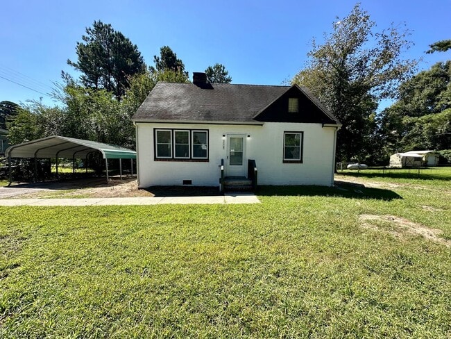 Building Photo - Newly Renovated 2 Bedroom 1 Bathroom Home