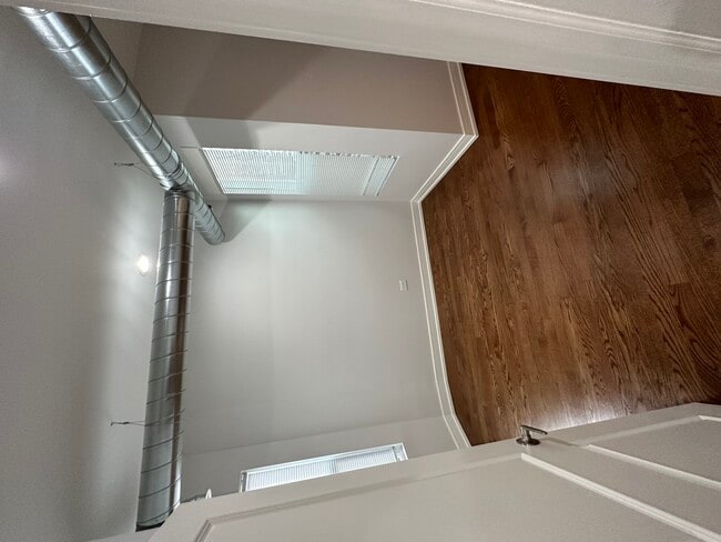 Building Photo - 1444 W Erie St