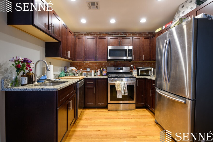 Building Photo - 306 Western Ave