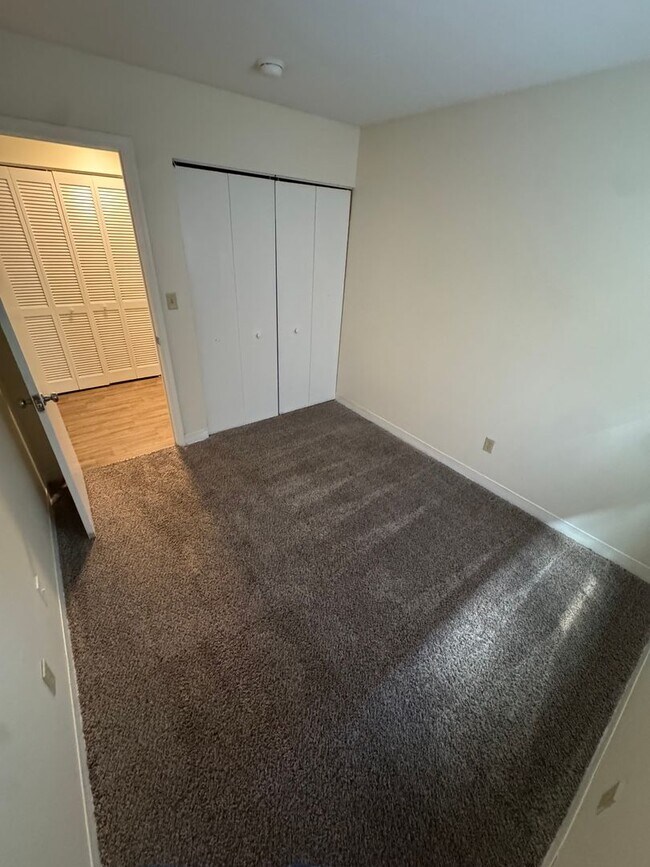 Building Photo - 3 Bedroom/1 Bath in Old Louisville