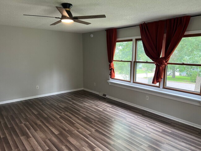 Building Photo - 109 Lasalle