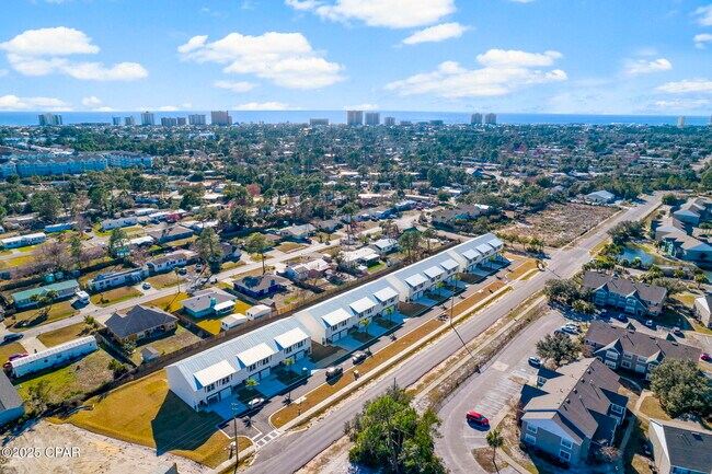 Building Photo - 7031 Patronis Dr