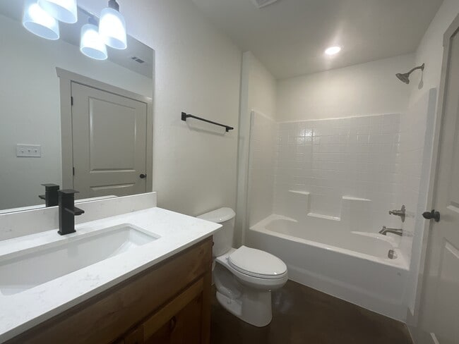 Building Photo - 533 Bradburn Rd