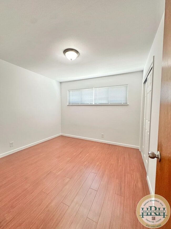 Building Photo - Spacious & Bright 3BR|2BA House in the Heart of San Lorenzo