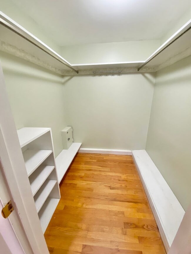 Building Photo - 4 Bedroom Home in Burlington VT Available 2/1/26!