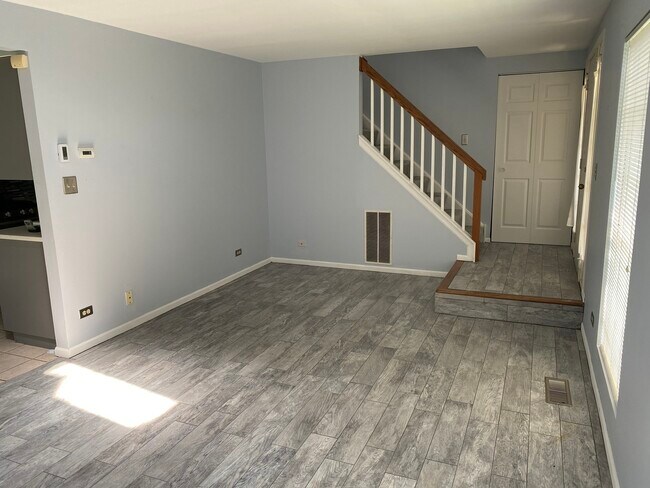 Building Photo - 3S121 Timber Dr