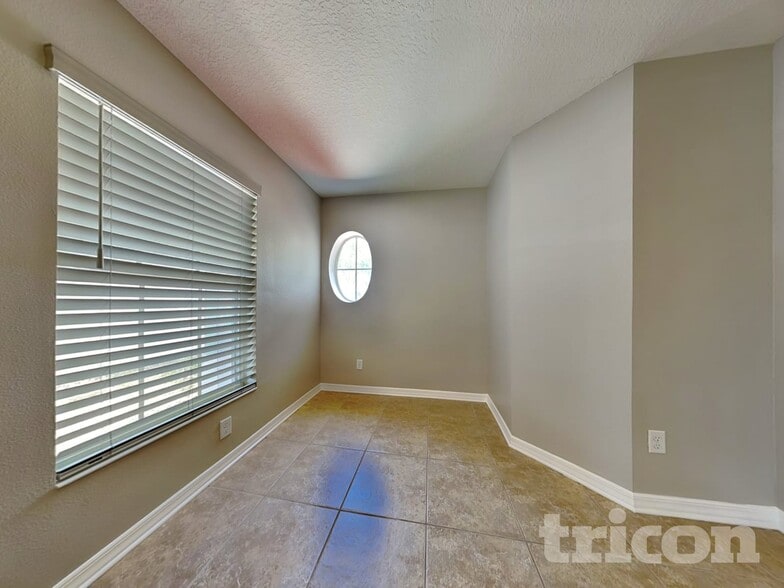 Building Photo - 10109 37th Ct E