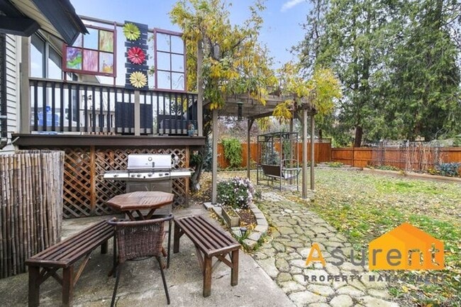 Building Photo - Great Unit Available Now!
