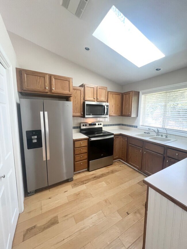 Building Photo - Suncrest Rental!