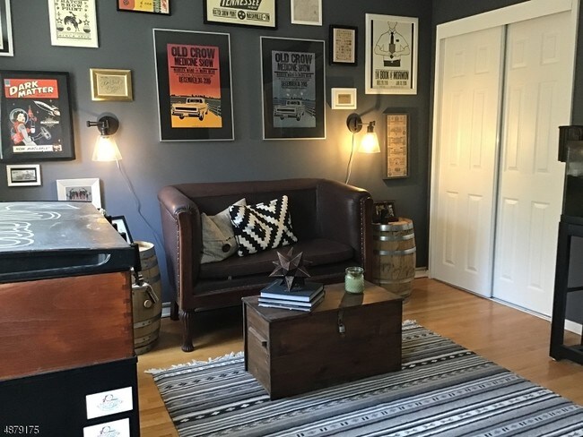 Building Photo - 132 Claremont Rd